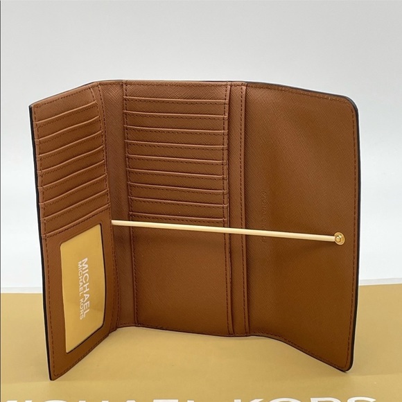 Michael Kors Large Gilly Tote & Trifold Wallet - Picture 8 of 13